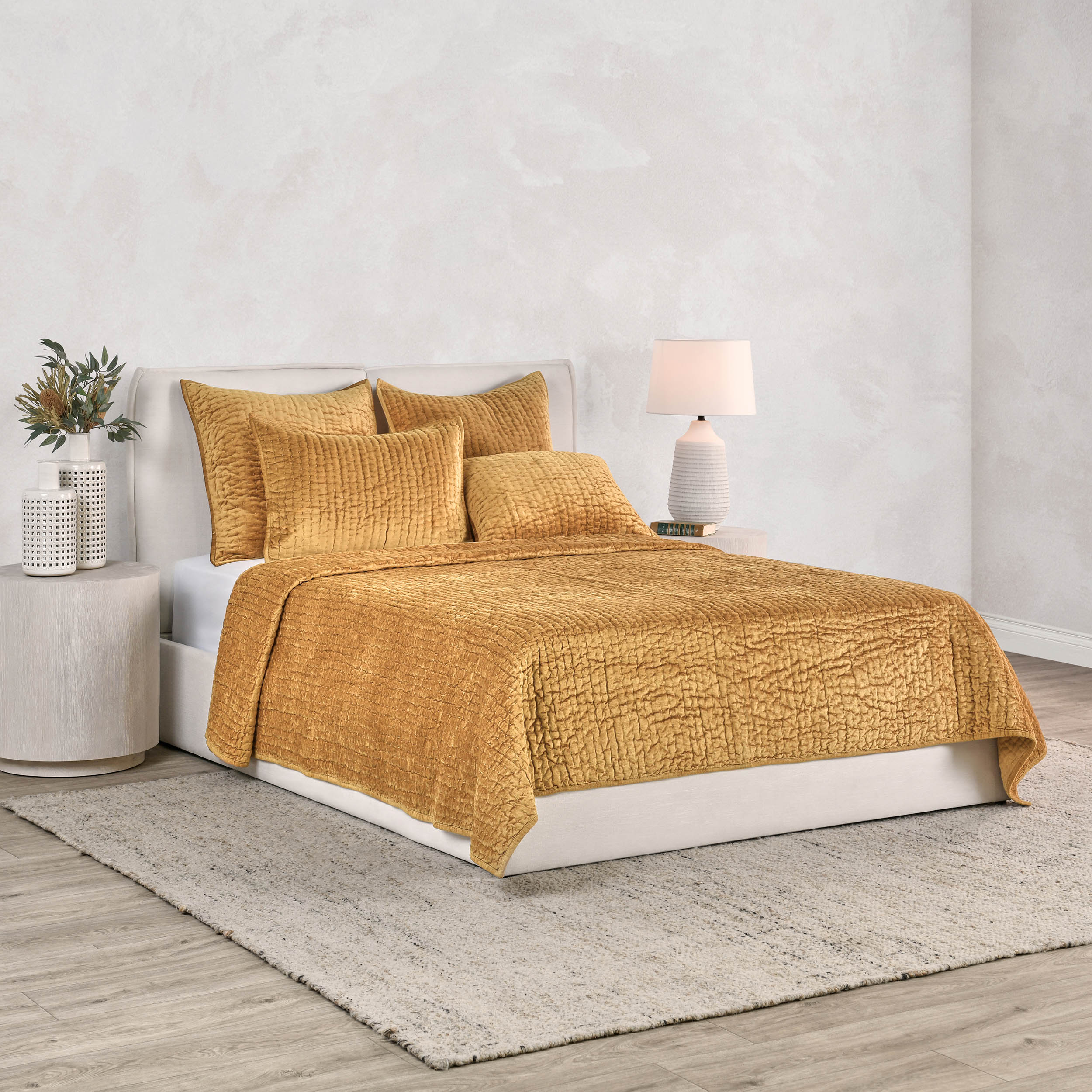 Bari Velvet Quilt, Gold