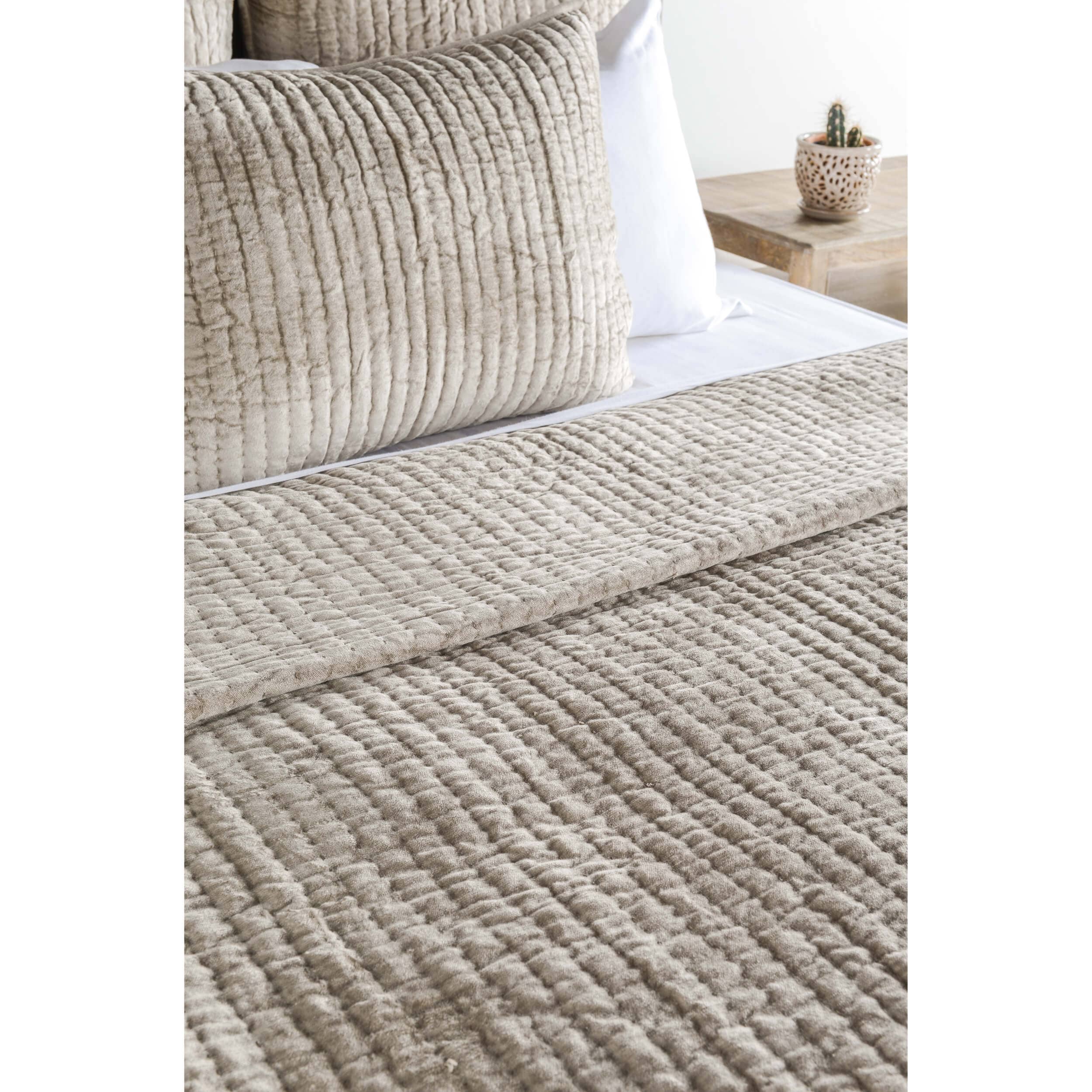 Bari Velvet Quilt, Pebble - Image 4